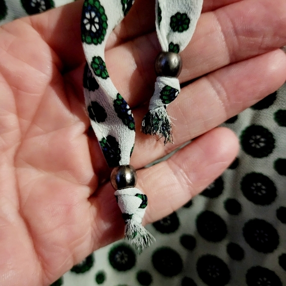 Rose & Olive Geometric Floral Blouse Women's Small S White Green Drawstring EUC - Picture 8 of 11